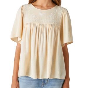 Lucky Brand Peasant floral Embroidered Top in Cream A27
